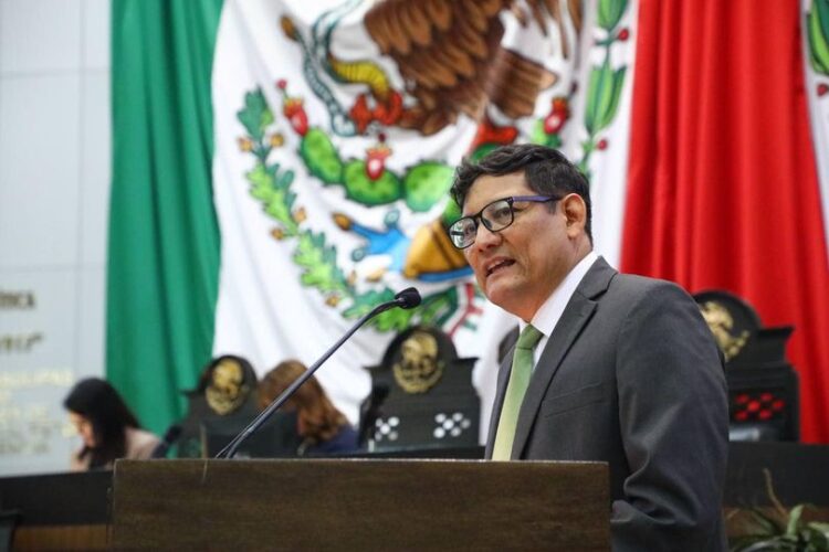 Perros a mochilas de alumnos para detectar drogas: Diputado Vital Román