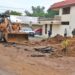 En compañía de vecinos, presidente municipal de Victoria supervisa obras de drenaje sanitario