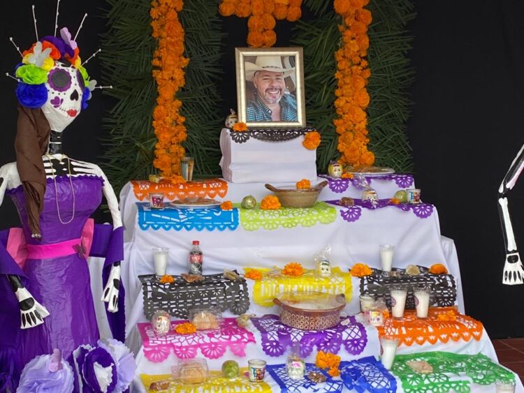 En Guémez, altar de muertos en recuerdo de Carlos “El Cuate” Cárdenas