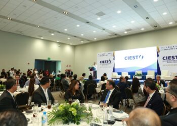 Reafirma gobernador apoyo a empresarios para atraer inversiones