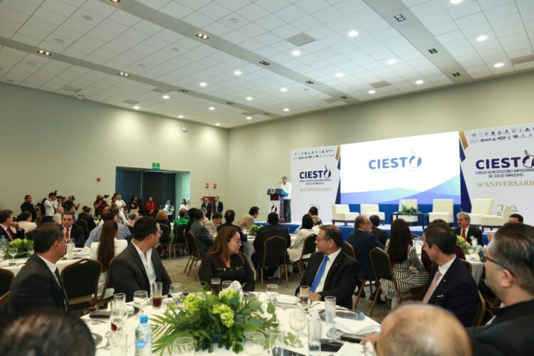 Reafirma gobernador apoyo a empresarios para atraer inversiones