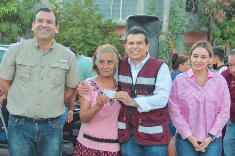 Gattás evalúa si pide licencia para ir a campaña por reelección