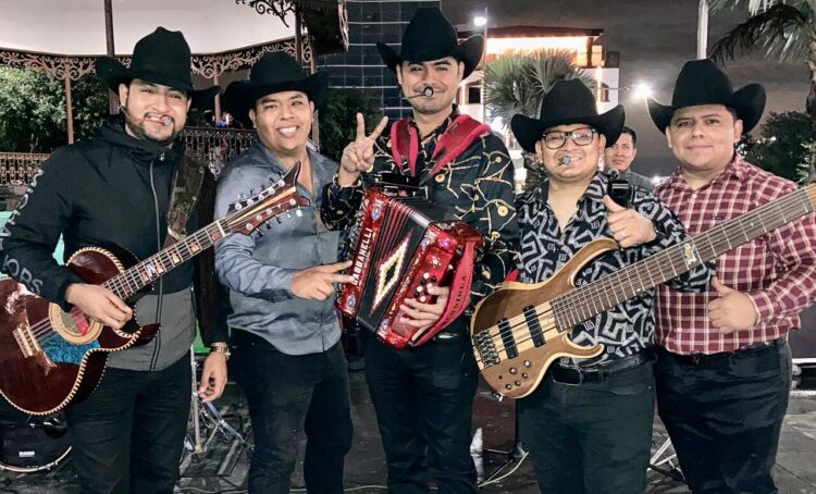 Grupo Culpable en plaza principal de Reynosa