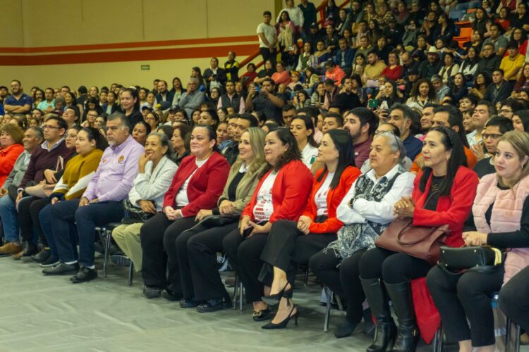 Preside esposa del rector festival navideño de la UAT 2023
