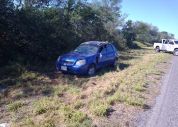 Iba en su Chevy para Victoria; volcó en Padilla