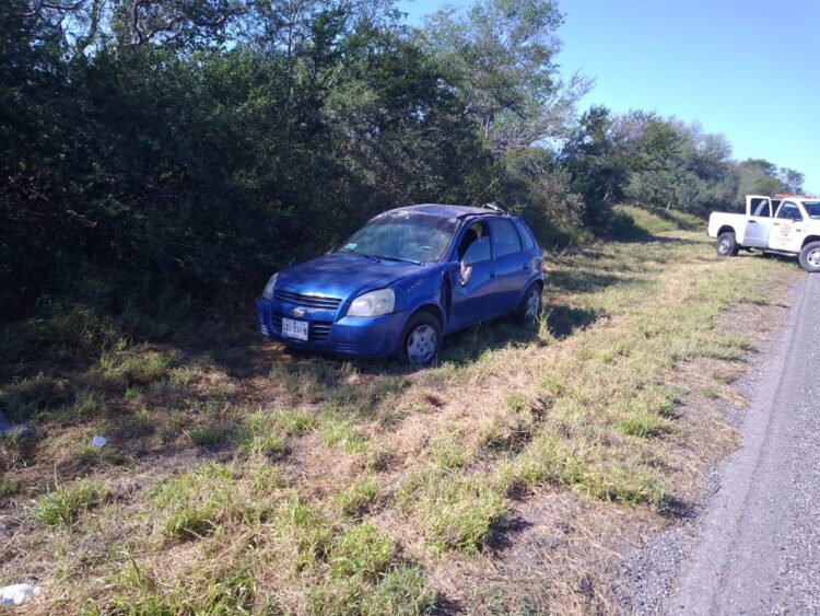 Iba en su Chevy para Victoria; volcó en Padilla