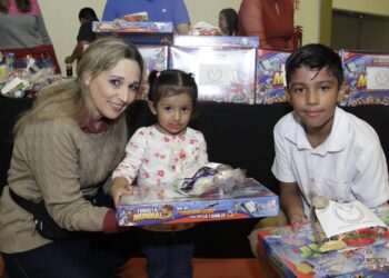 Ofrece UAT festejo infantil navideño a hijos del personal sindicalizado