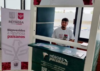 Instala Alcalde Carlos Peña Ortiz módulo de información en puente Reynosa-Hidalgo
