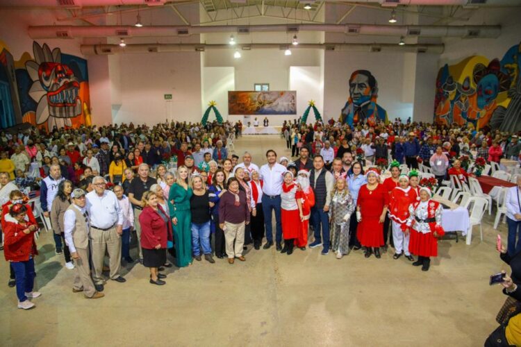 Celebró Alcalde Carlos Peña Ortiz a abuelitos de Reynosa