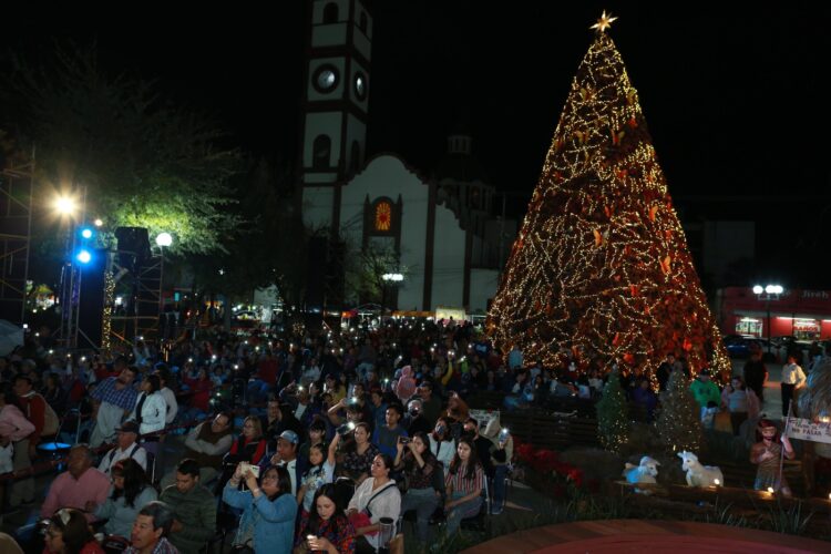 Conviven Américo y María con familias en concierto por Día de Reyes