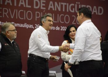 Anuncia Américo aumento del 20% a burócratas