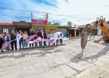 Dio arranque a pavimentación el Alcalde de Reynosa, Carlos Peña Ortiz