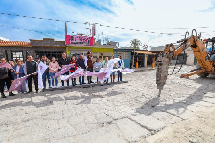 Dio arranque a pavimentación el Alcalde de Reynosa, Carlos Peña Ortiz