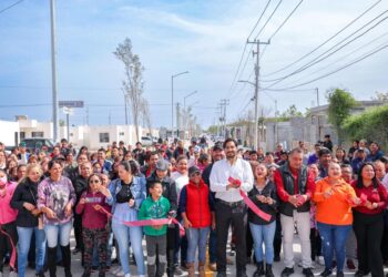 Inauguraron Alcalde Carlos Peña  y vecinos de 5 colonias pavimentación por más de 27 MDP