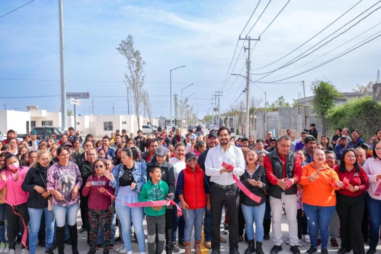 Inauguraron Alcalde Carlos Peña  y vecinos de 5 colonias pavimentación por más de 27 MDP
