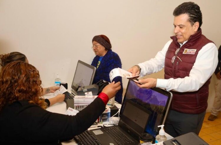 Predial será destinado a embellecimiento de Victoria: Gattás al pagar su impuesto