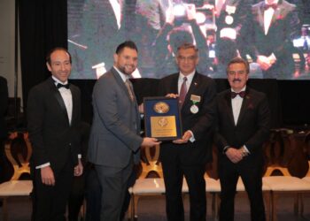 Reconoce LULAC a Américo como Líder Binacional 2024