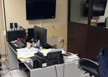 Porros encapuchados asaltan UAT Mante, agreden directivos y destruyen instalaciones