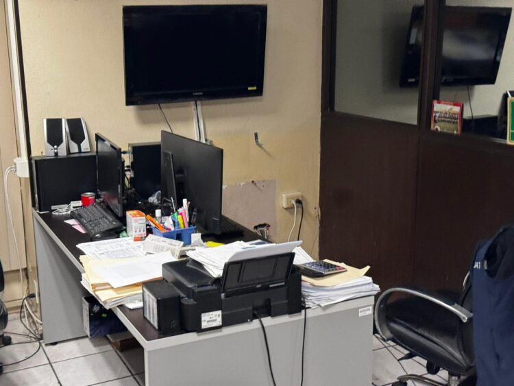 Porros encapuchados asaltan UAT Mante, agreden directivos y destruyen instalaciones