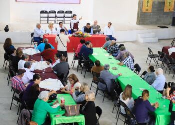 Maestros jubilados reconocen apoyo del presidente de Victoria