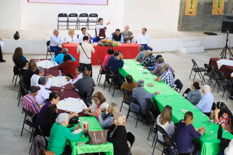 Maestros jubilados reconocen apoyo del presidente de Victoria