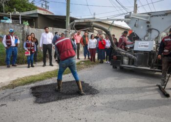 Agiliza el Presidente Carlos Peña Ortiz trabajo de bacheo en Reynosa