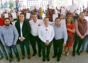 Encabeza alcalde entrega de escrituras a familias victorenses