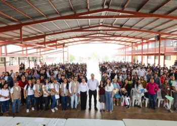 Entregó Alcalde Carlos Peña Ortiz Becas Benito Juárez a estudiantes del CBTIS 7 de Reynosa