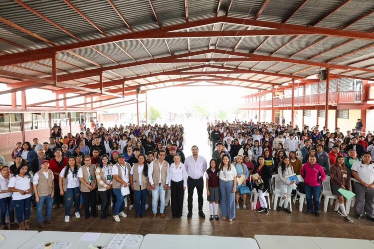 Entregó Alcalde Carlos Peña Ortiz Becas Benito Juárez a estudiantes del CBTIS 7 de Reynosa