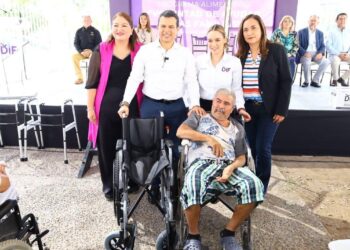 Entregan alcalde Gattás y DIF apoyos alimentarios y aparatos funcionales
