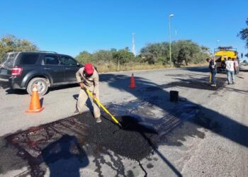 Amplía Municipio programa de bacheo a más colonias