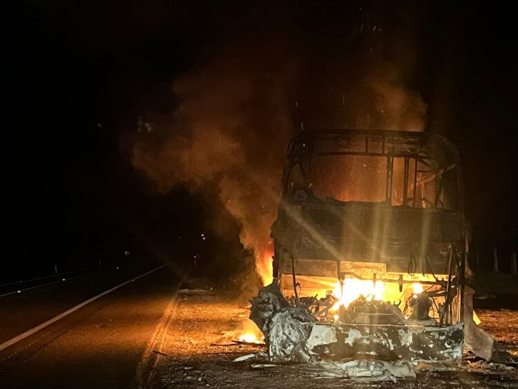 Se incendia de autobús en Carretera Federal 81