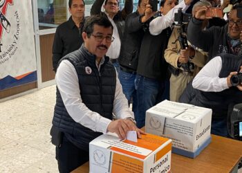 Dámaso Anaya fue a votar temprano… Y a dar clases