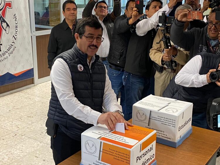 Dámaso Anaya fue a votar temprano… Y a dar clases