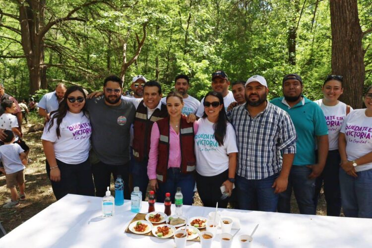 Alcalde Lalo Gattás se va de parrillada a Los Troncones