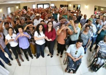 Olga Sosa, candidata de Morena al Senado, hace campaña en Altamira