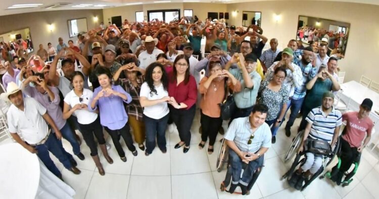 Olga Sosa, candidata de Morena al Senado, hace campaña en Altamira