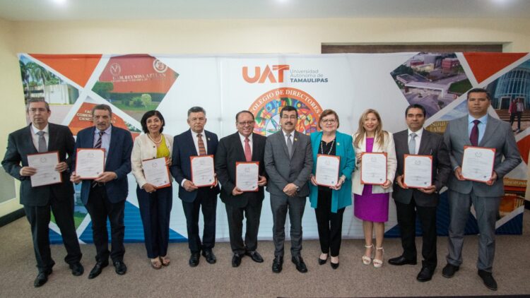 El rector Dámaso Anaya entrega nombramientos a titulares de las secretarías de la UAT