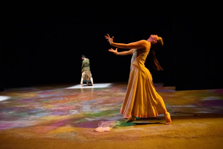 Se sumergen estudiantes en un ‘mar de arenas’