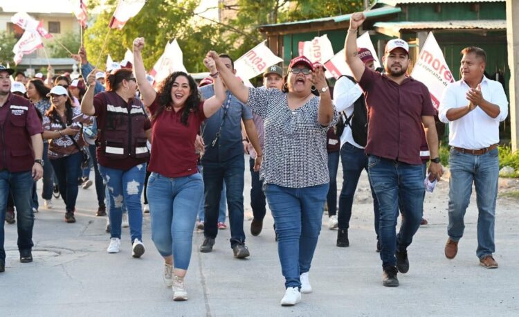 Olga Sosa hace campaña casa por casa en Reynosa