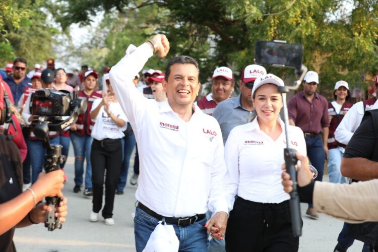 Colonias Enrique Lara y Amalia G. van con Lalo por su reelección