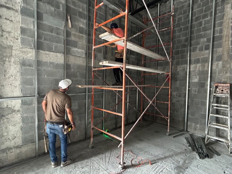 Reynosa, construyen moderno estudio de grabación audiovisual