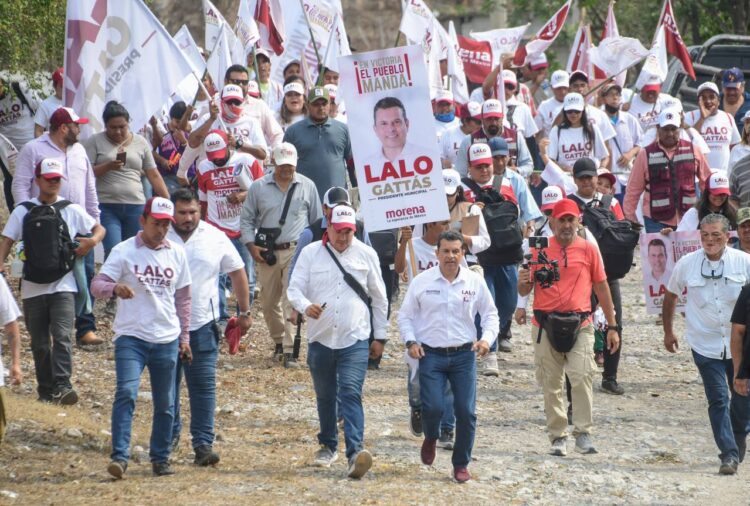 Entre calles y veredas, Gattás llega a la colonia Constitución del 17