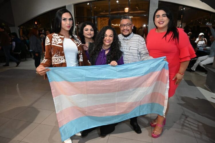 Olga Sosa se reune con la comunidad lésbico-gay de Matamoros