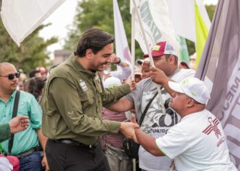 Carlos Peña Ortiz y Maki Ortiz fortalecen su vínculo con los vecinos de la Colonia Villas de Imaq
