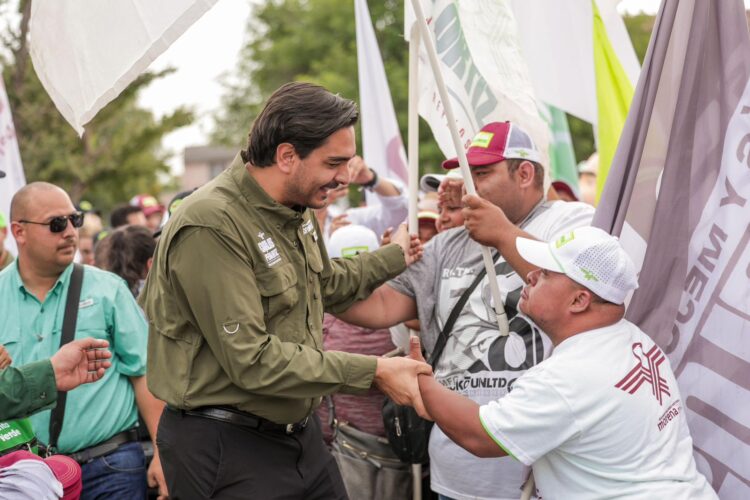 Carlos Peña Ortiz y Maki Ortiz fortalecen su vínculo con los vecinos de la Colonia Villas de Imaq