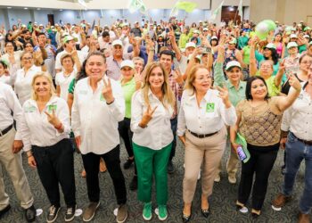 Maki y Geño reciben apoyo del magisterio en Plan «C» de Seguiremos Haciendo Historia