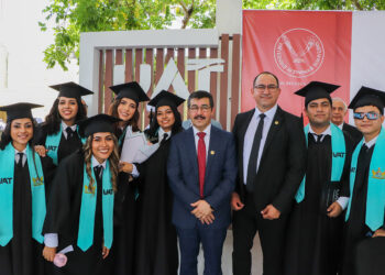 Rector de la UAT, Dámaso Anaya, preside graduación en la UAM Mante