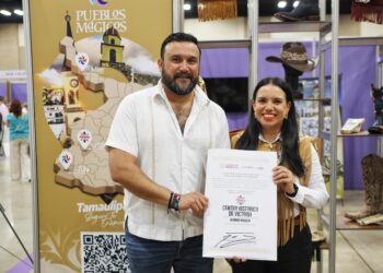 Recibe Gobierno de Victoria certificado de Barrio Mágico en Tianguis Internacional