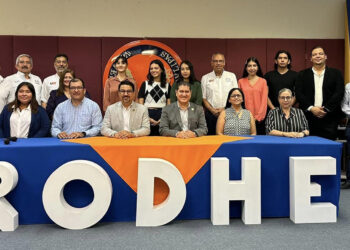 Estudiantes de economía de la UAT reciben reconocimiento nacional